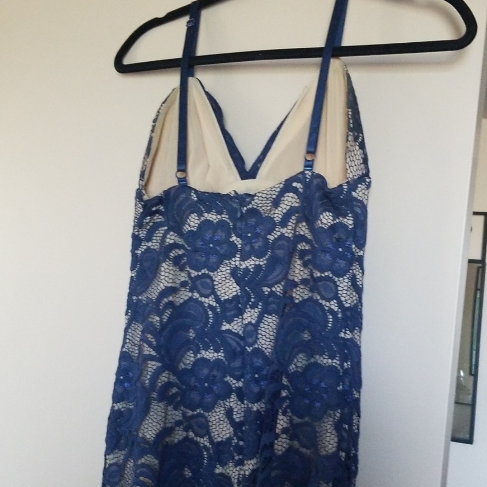 Lace body con midi dress - Picture 3 of 7